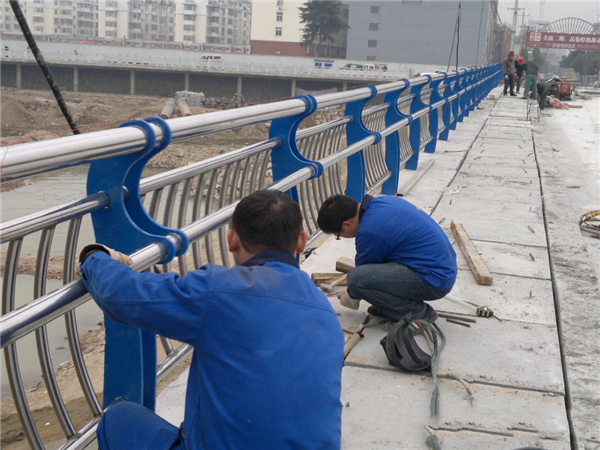 滁州不锈钢河道护栏的特性及其在城市景观中的应用